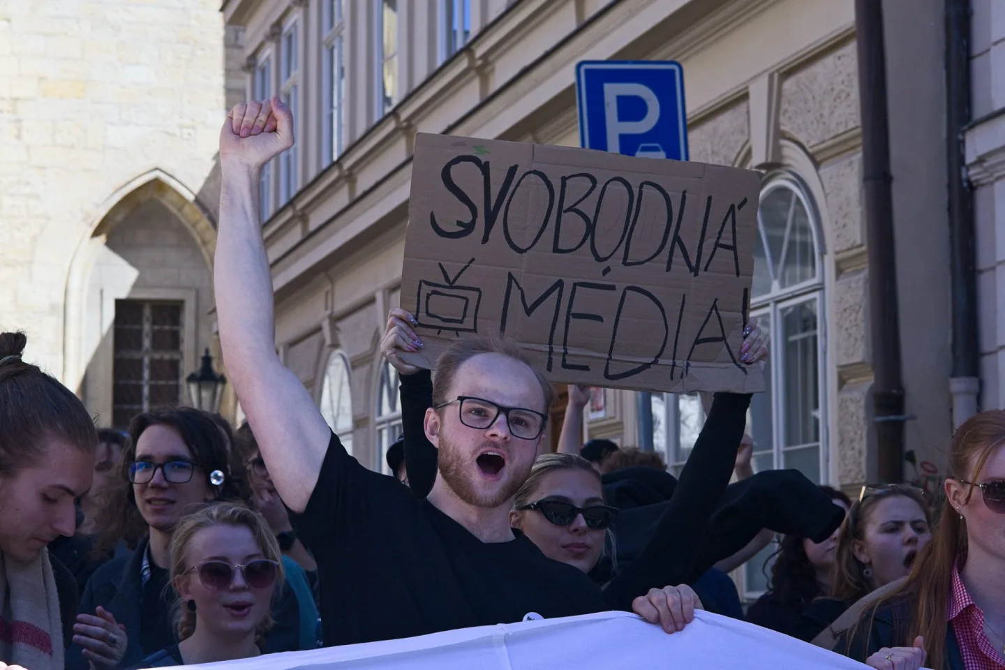 OBRAZEM: Nespokojení studenti, Hřib proti Ševčíkovi. Akce na podporu médií přilákala stovky lidí