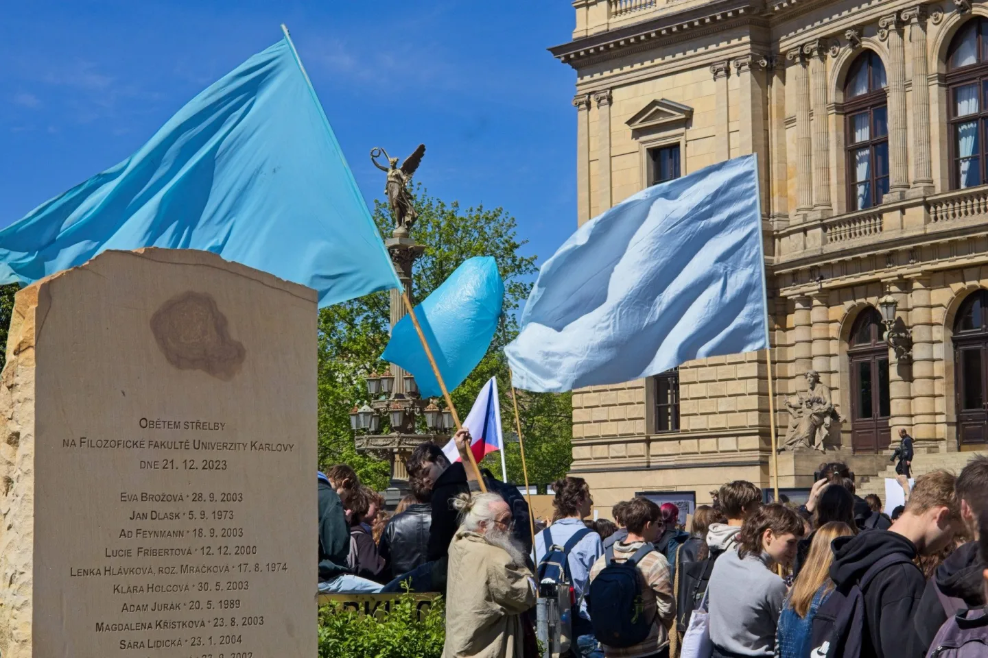 OBRAZEM: Nespokojení studenti, Hřib proti Ševčíkovi. Akce na podporu médií přilákala stovky lidí