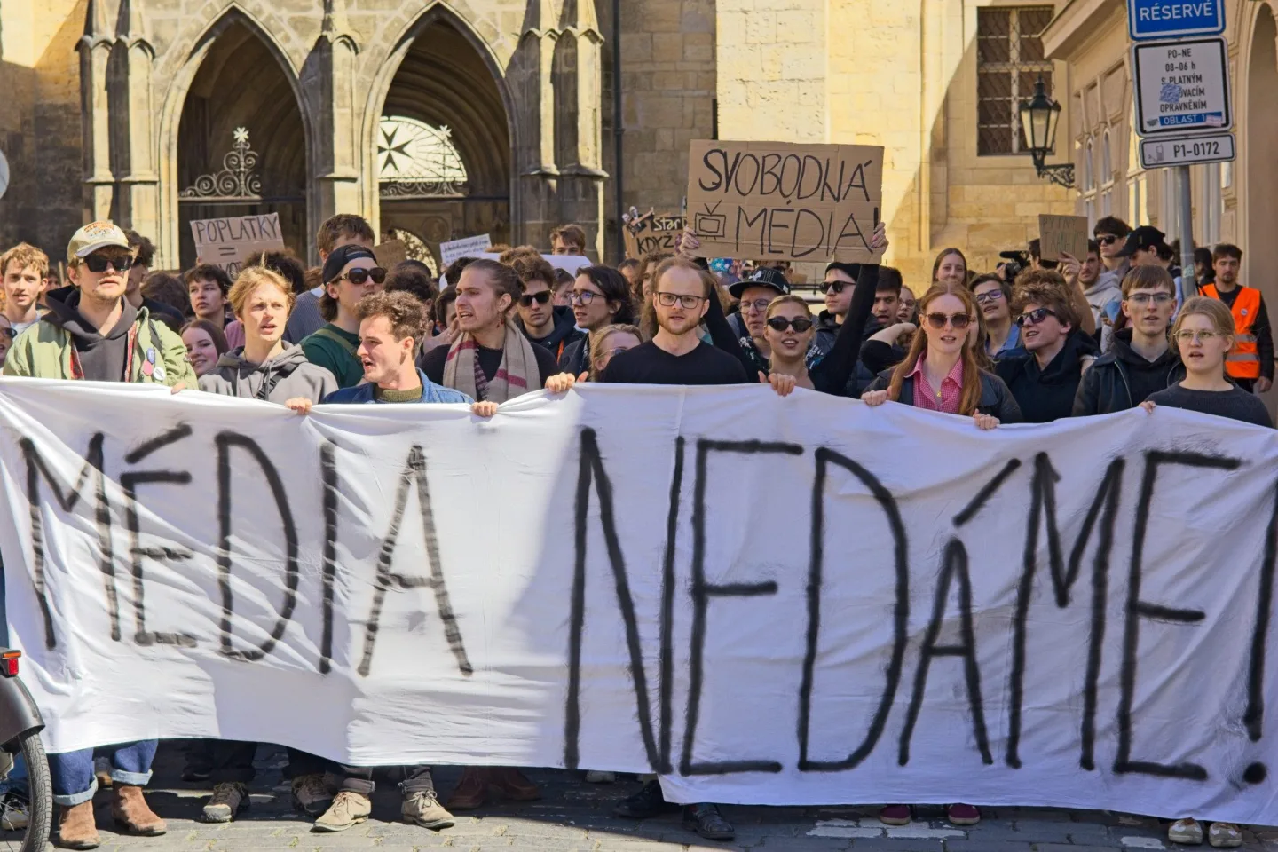 OBRAZEM: Nespokojení studenti, Hřib proti Ševčíkovi. Akce na podporu médií přilákala stovky lidí