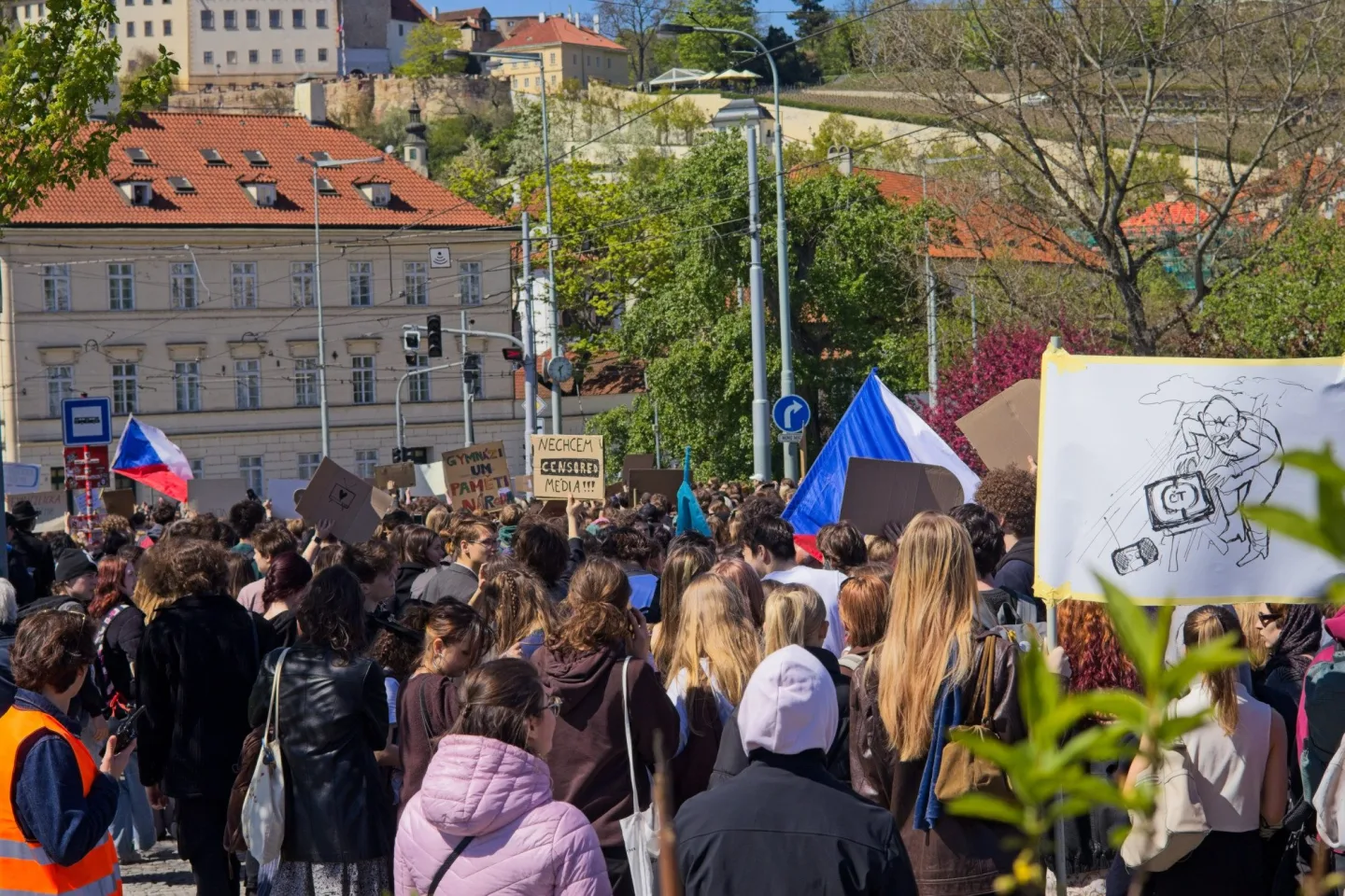 OBRAZEM: Nespokojení studenti, Hřib proti Ševčíkovi. Akce na podporu médií přilákala stovky lidí