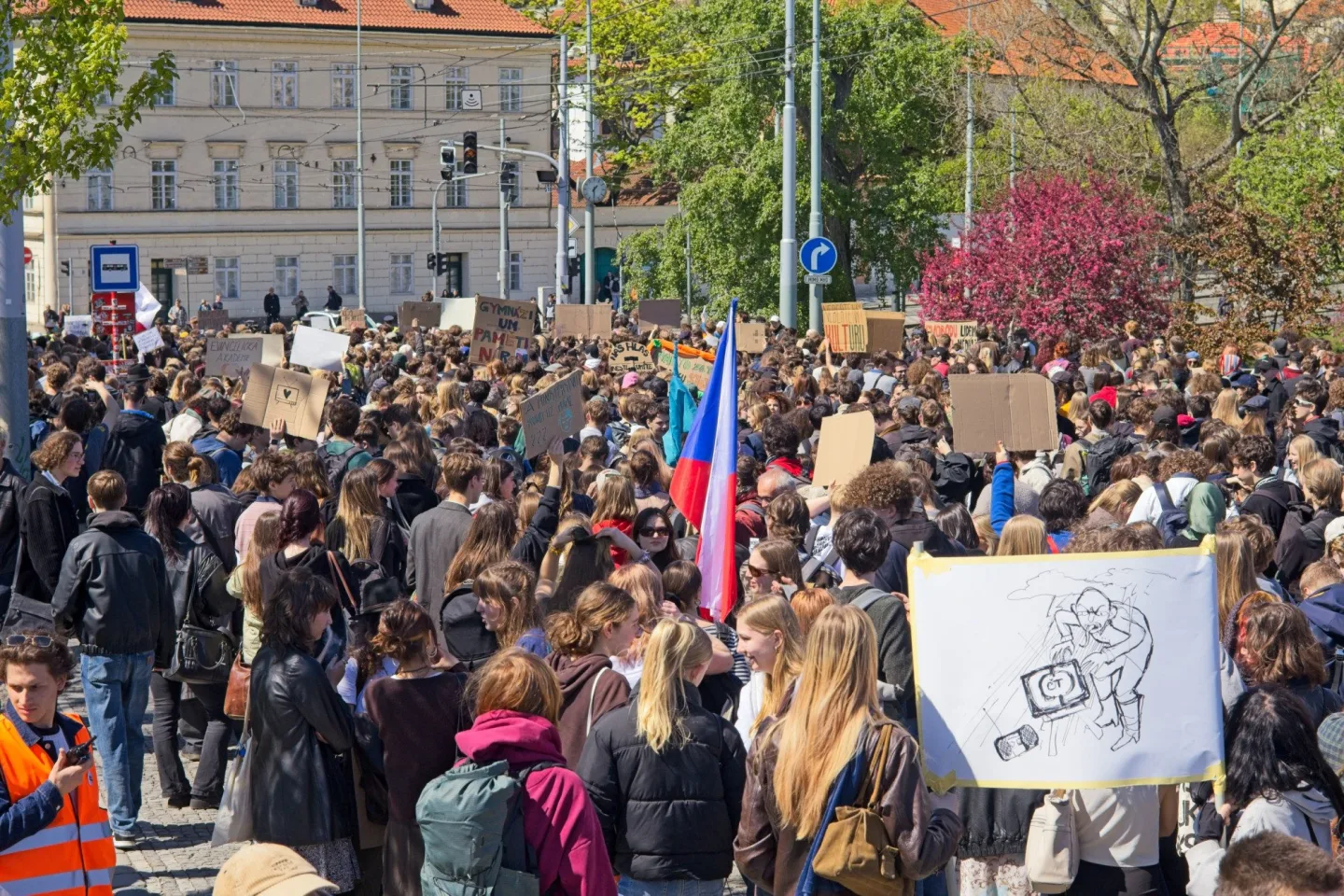 OBRAZEM: Nespokojení studenti, Hřib proti Ševčíkovi. Akce na podporu médií přilákala stovky lidí
