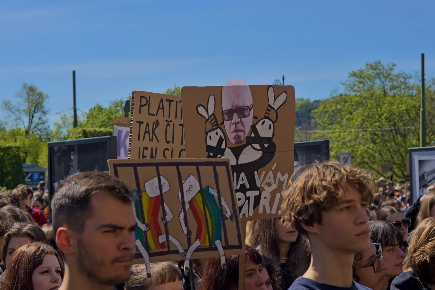 OBRAZEM: Nespokojení studenti, Hřib proti Ševčíkovi. Akce na podporu médií přilákala stovky lidí