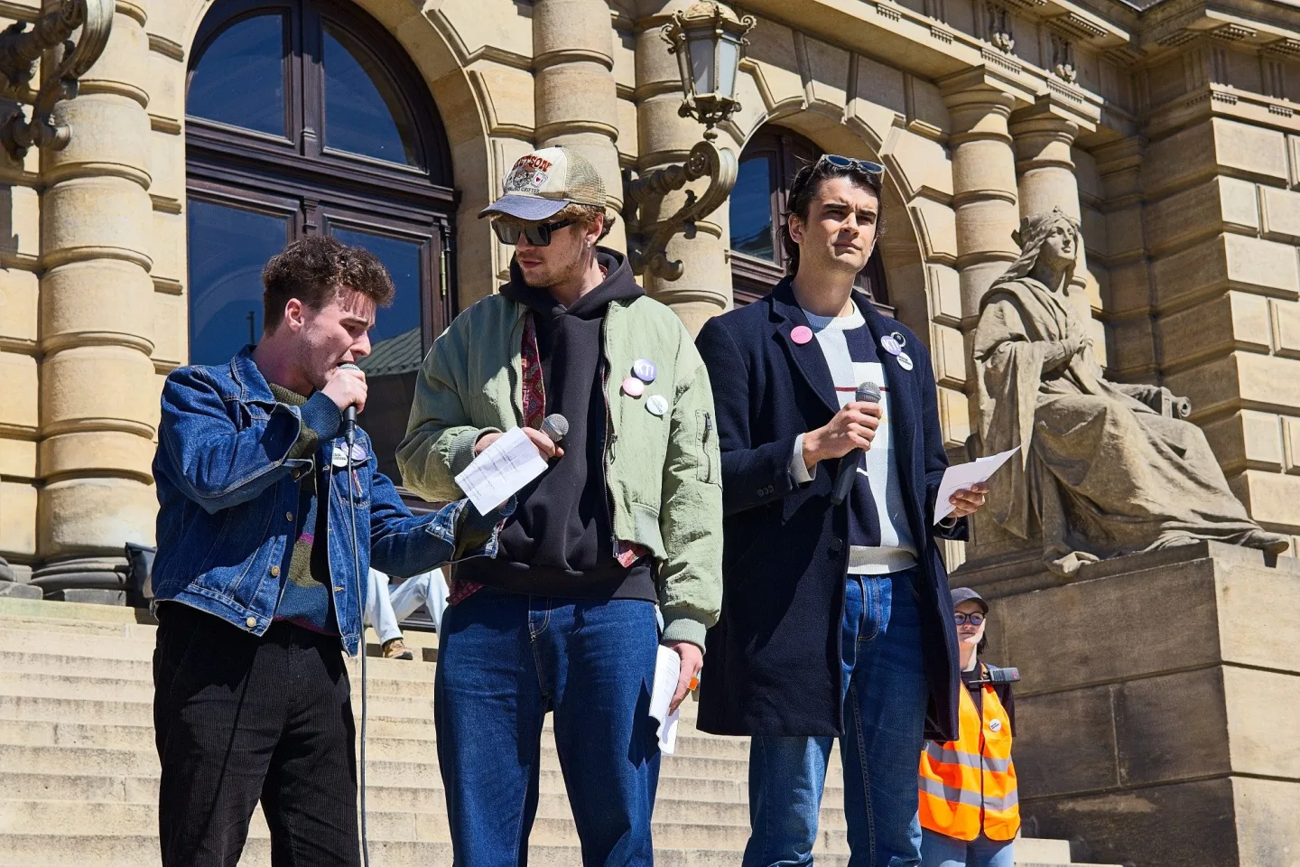 OBRAZEM: Nespokojení studenti, Hřib proti Ševčíkovi. Akce na podporu médií přilákala stovky lidí
