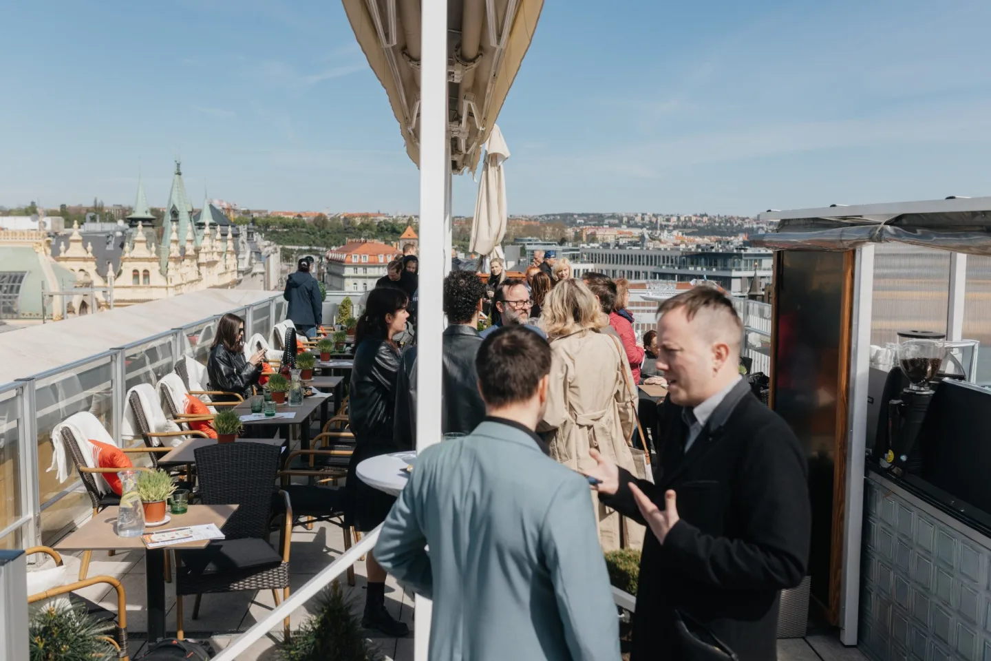 Střešní bar na divadle Hybernia