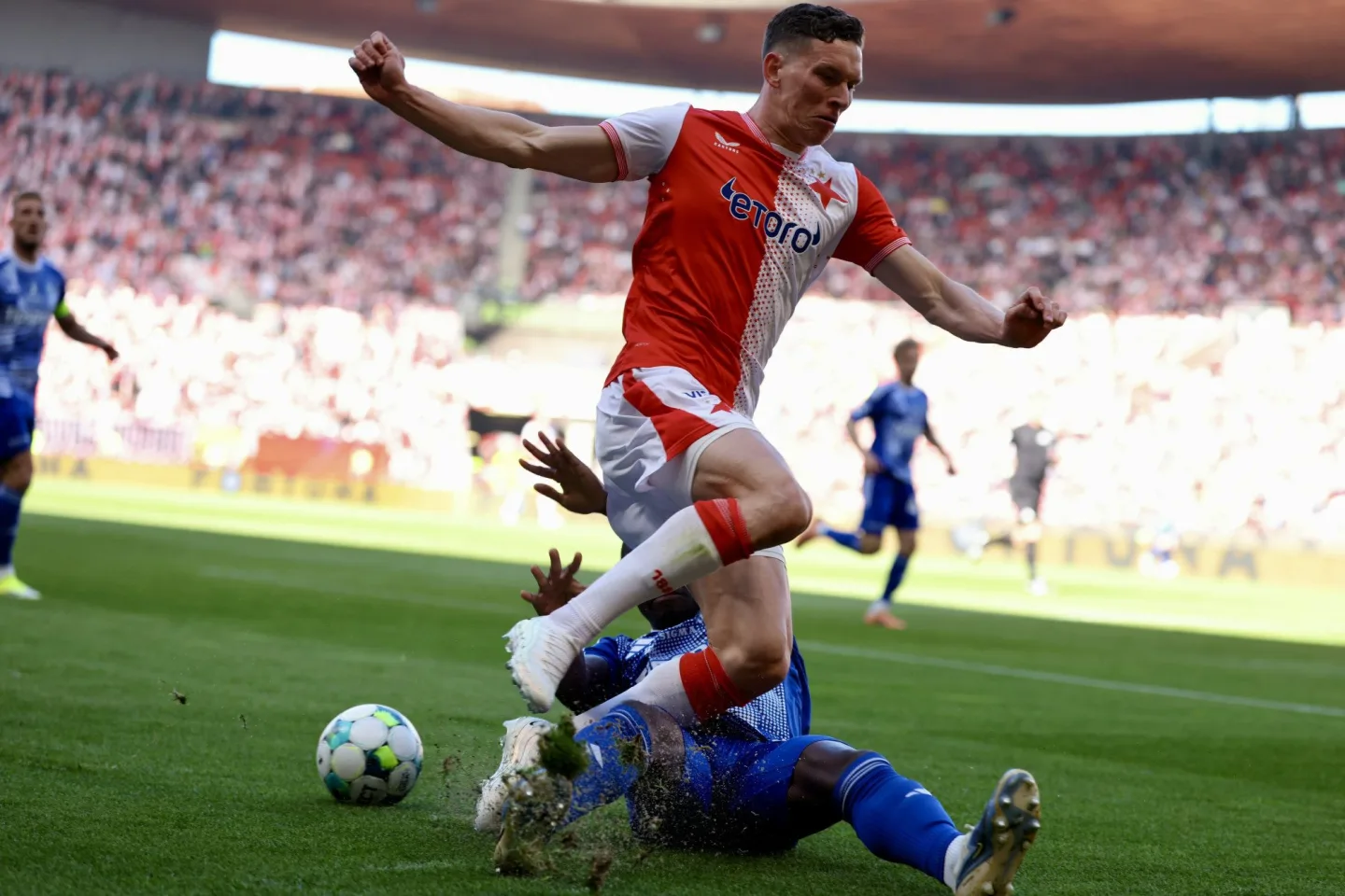 Slavia po obratu zdolala 2:1 Olomouc a do nadstavby jde s osmibodovým