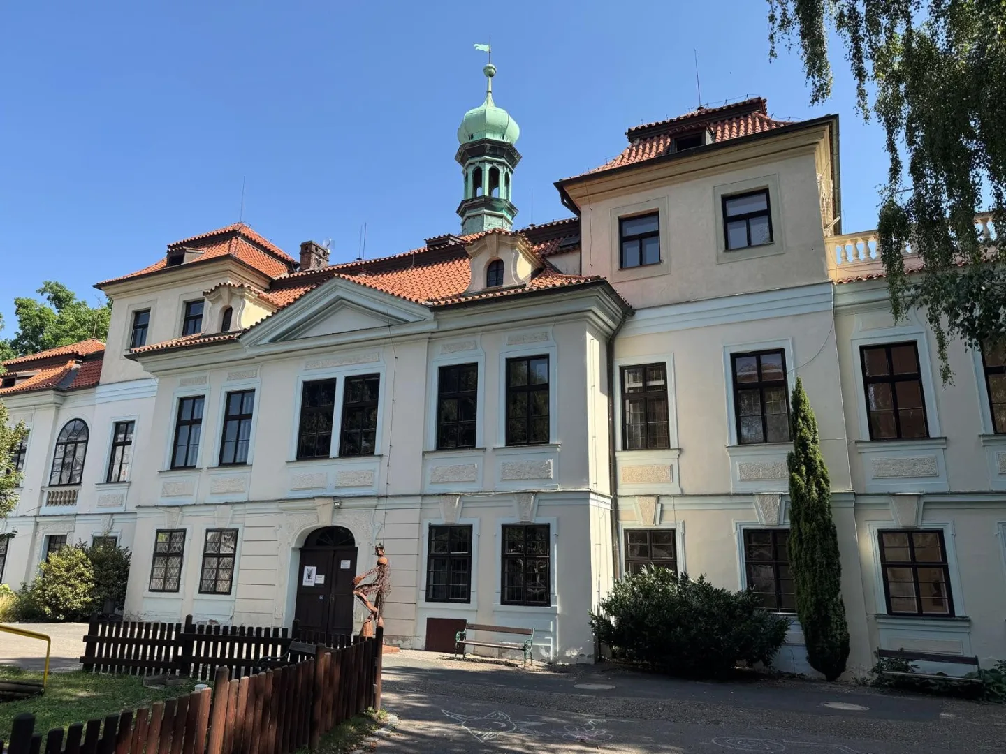 Praha odkoupí od státu zámek Veleslavín, schválili dnes zastupitelé