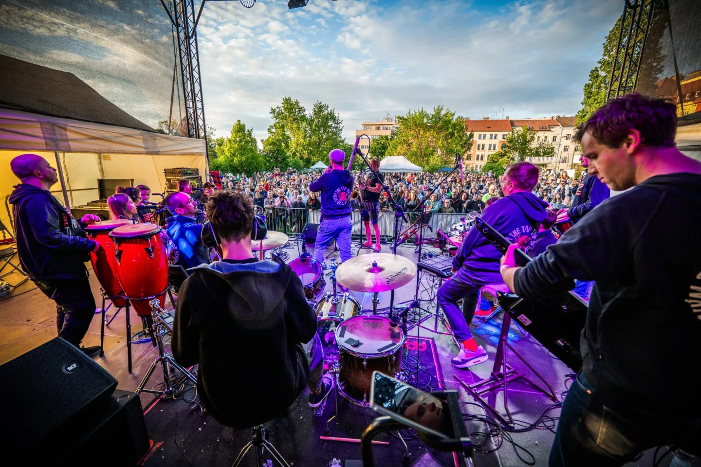 Kapitán Demo, Adovany nebo The Tap Tap: Festival Pojď dál 2026 zve na svůj 14. ročník