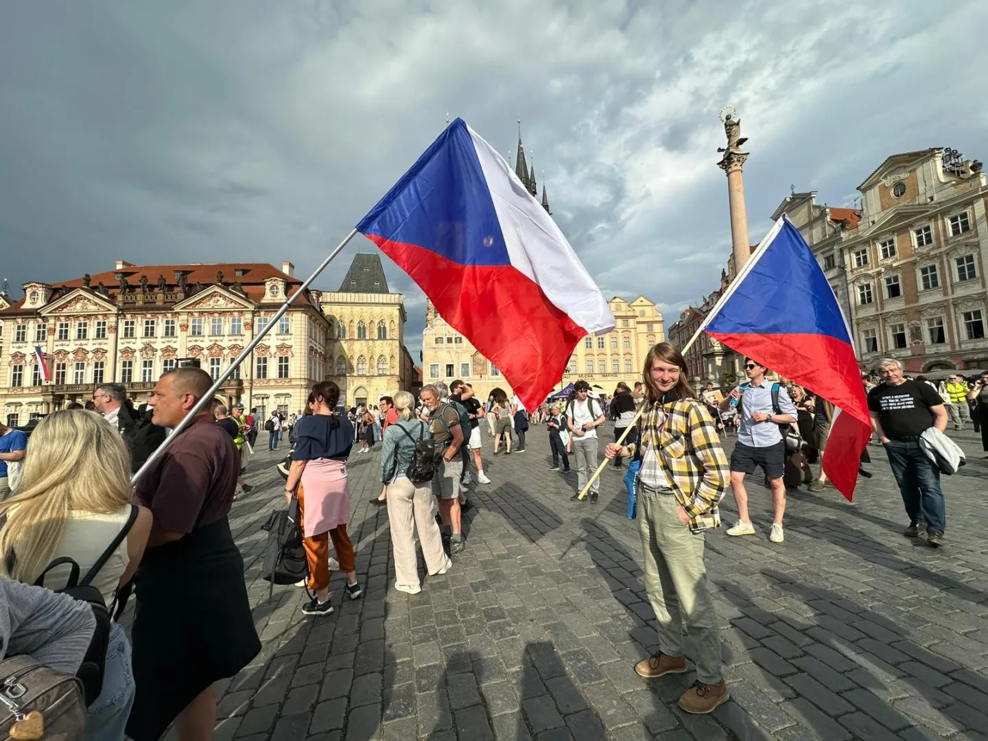 FOTO,VIDEO: Ruce pryč od médií. Za jejich nezávislost demonstrují bubeníci i rytíři