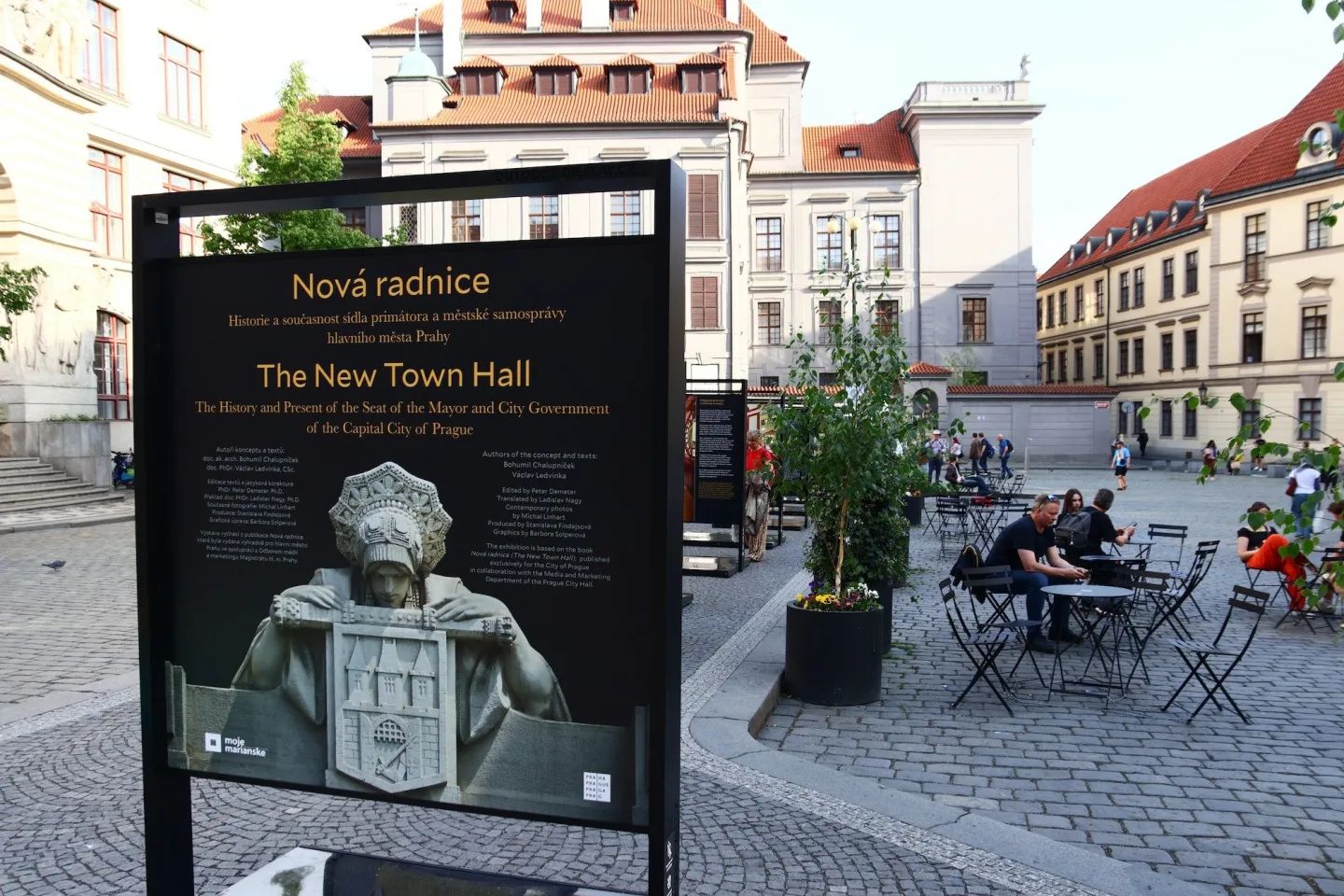 Pražská nová radnice slaví 115 let. Výročí připomíná nová kniha a výstava