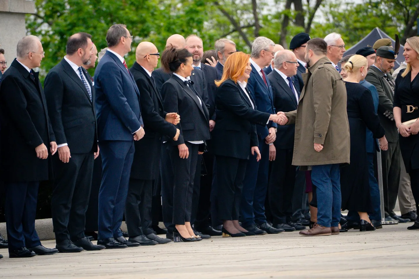 FOTO: Výročí konce války si Vítkově za burácení letounů připomněli politici i vojáci