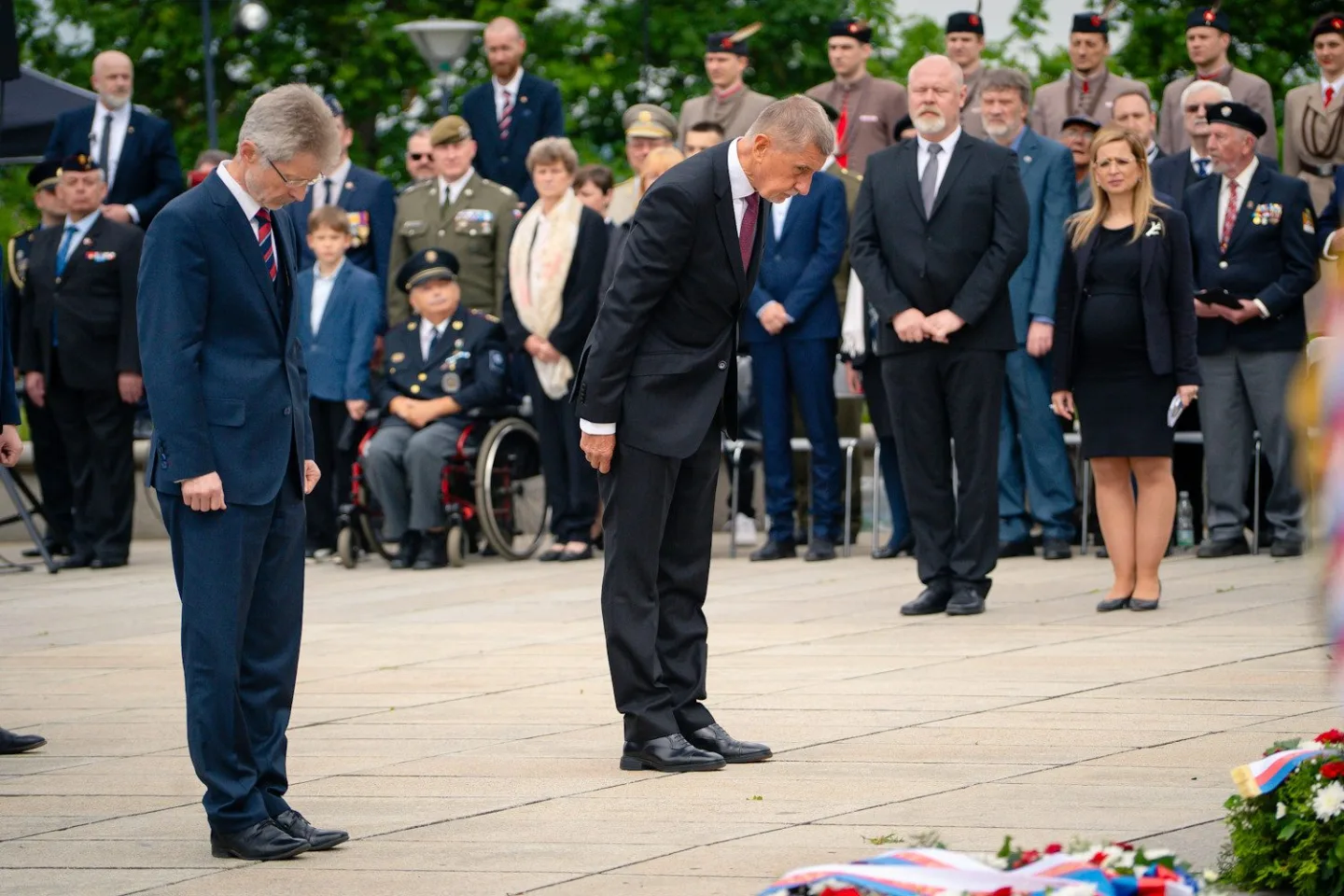 FOTO: Výročí konce války si Vítkově za burácení letounů připomněli politici i vojáci
