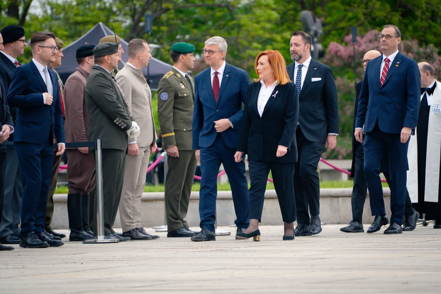 FOTO: Výročí konce války si Vítkově za burácení letounů připomněli politici i vojáci