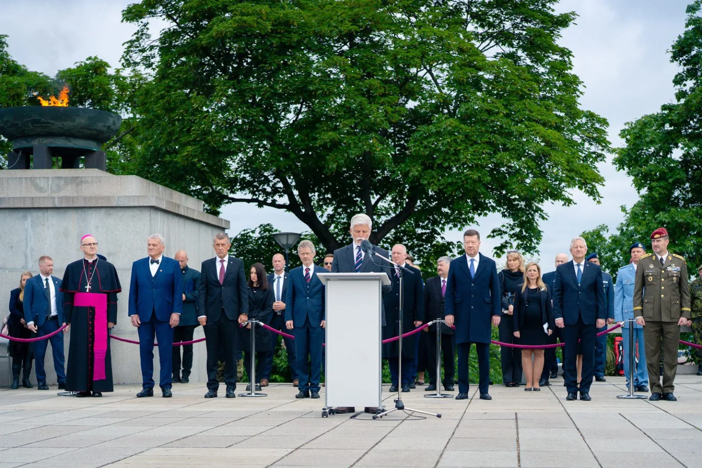 FOTO: Výročí konce války si Vítkově za burácení letounů připomněli politici i vojáci