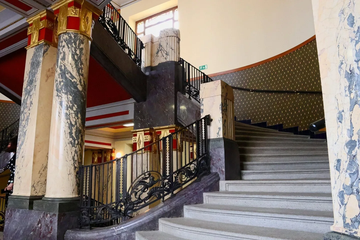 FOTO: Pražskou novou radnici postavili před 115 lety. Podívejte se, jak vypadá uvnitř