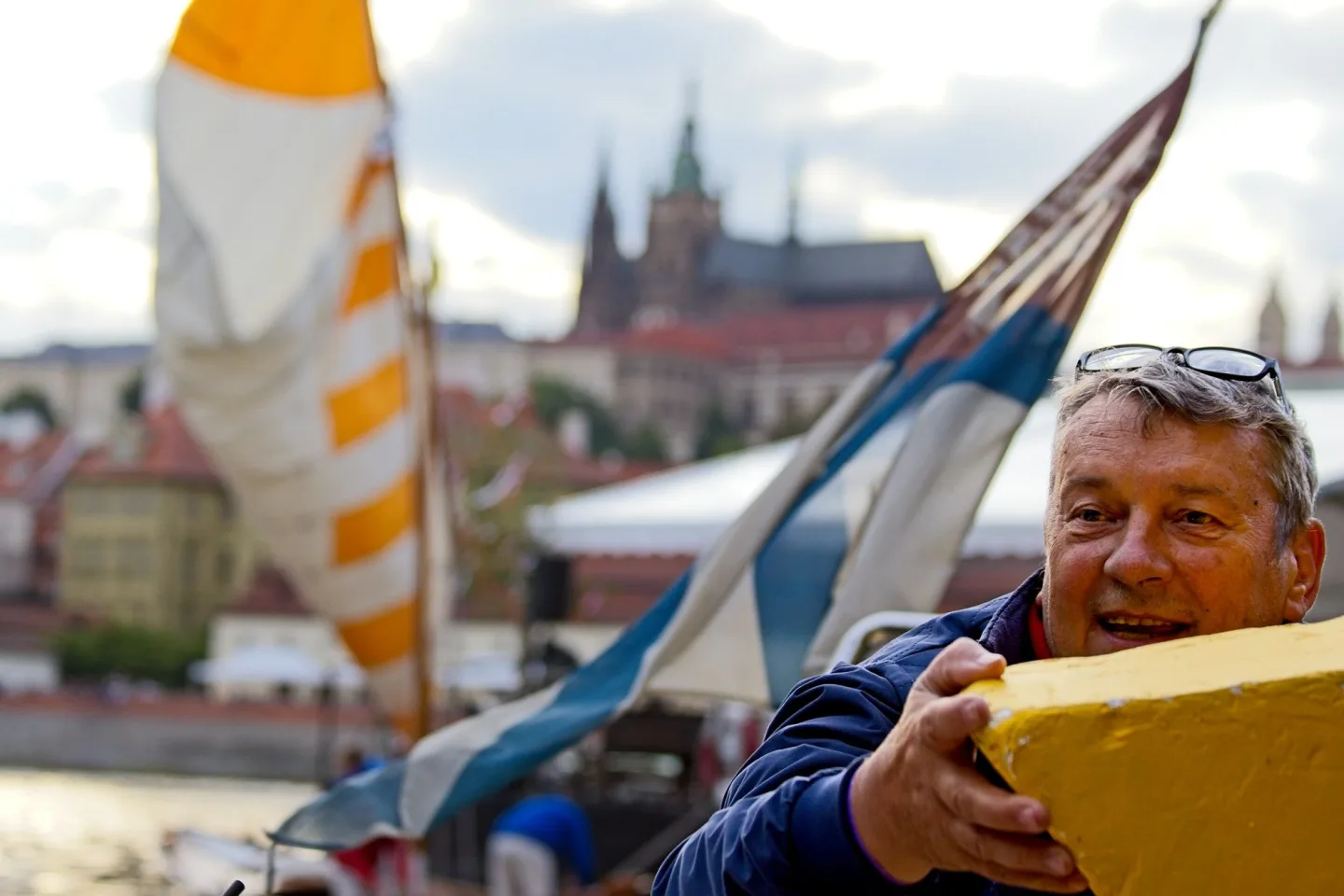 FOTO: Karlův most ožil barokními slavnostmi Navalis. Zakončen byl koncertem na Vltavě