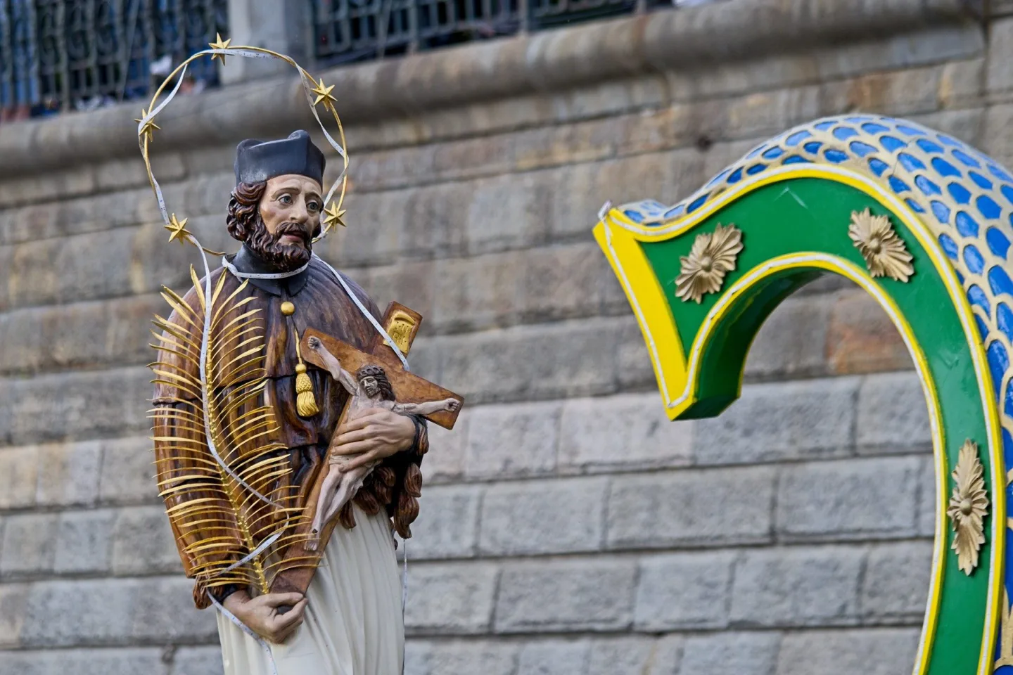 FOTO: Karlův most ožil barokními slavnostmi Navalis. Zakončen byl koncertem na Vltavě