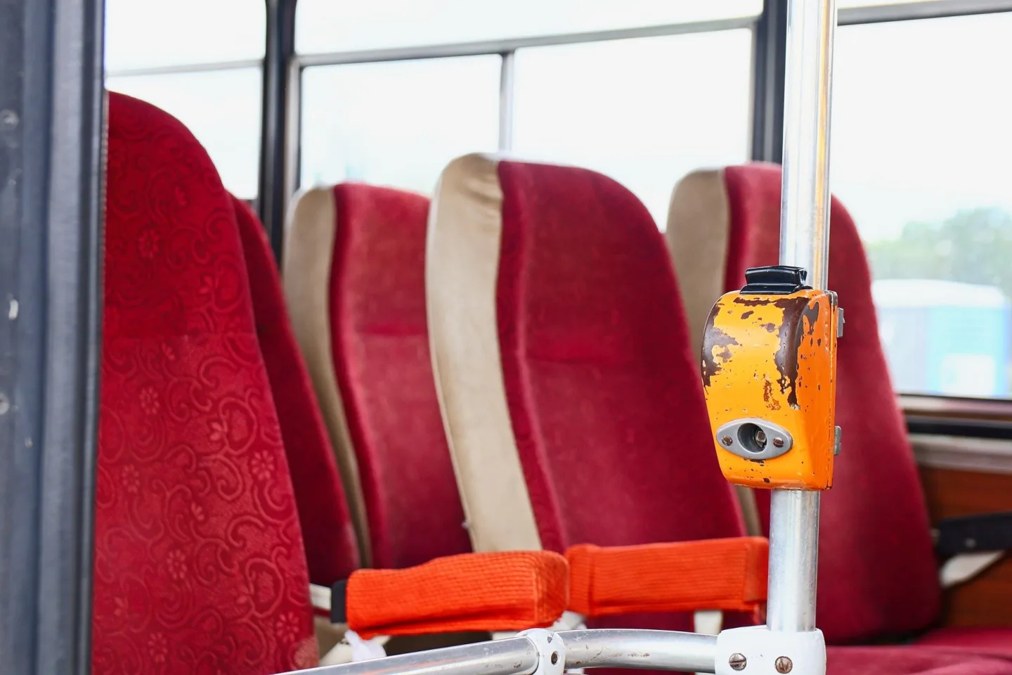 FOTO: Autobusový den PID na Letné přilákal fanoušky historických i moderních autobusů