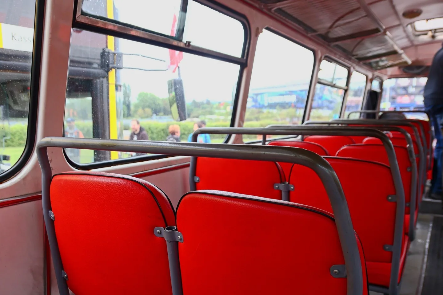 FOTO: Autobusový den PID na Letné přilákal fanoušky historických i moderních autobusů