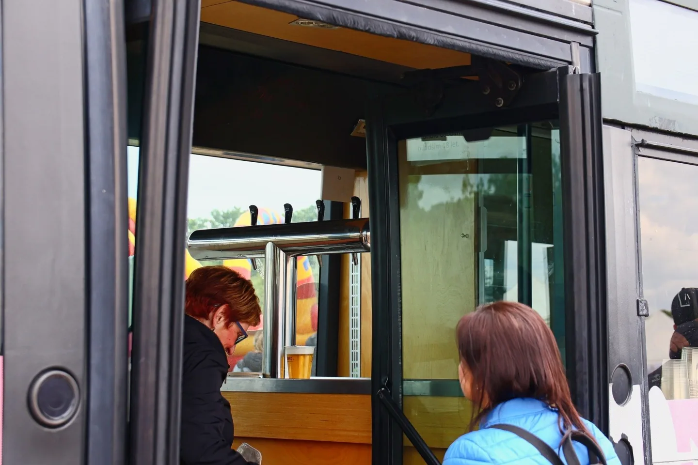 FOTO: Autobusový den PID na Letné přilákal fanoušky historických i moderních autobusů