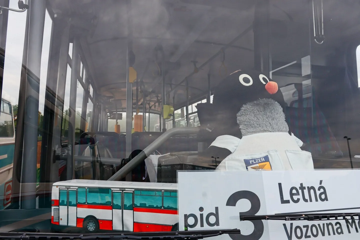 FOTO: Autobusový den PID na Letné přilákal fanoušky historických i moderních autobusů
