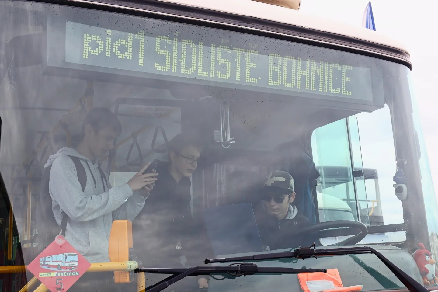 FOTO: Autobusový den PID na Letné přilákal fanoušky historických i moderních autobusů