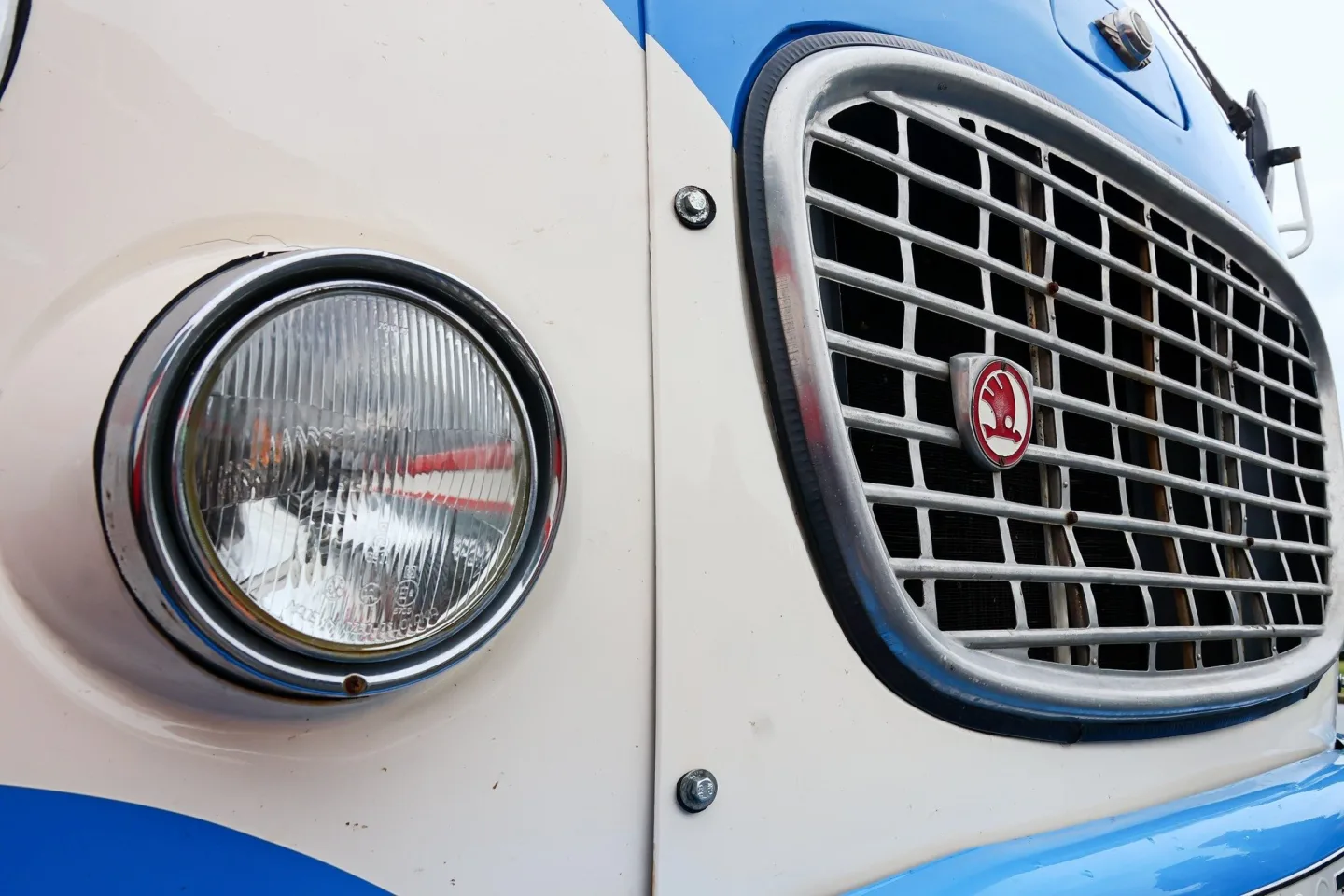 FOTO: Autobusový den PID na Letné přilákal fanoušky historických i moderních autobusů