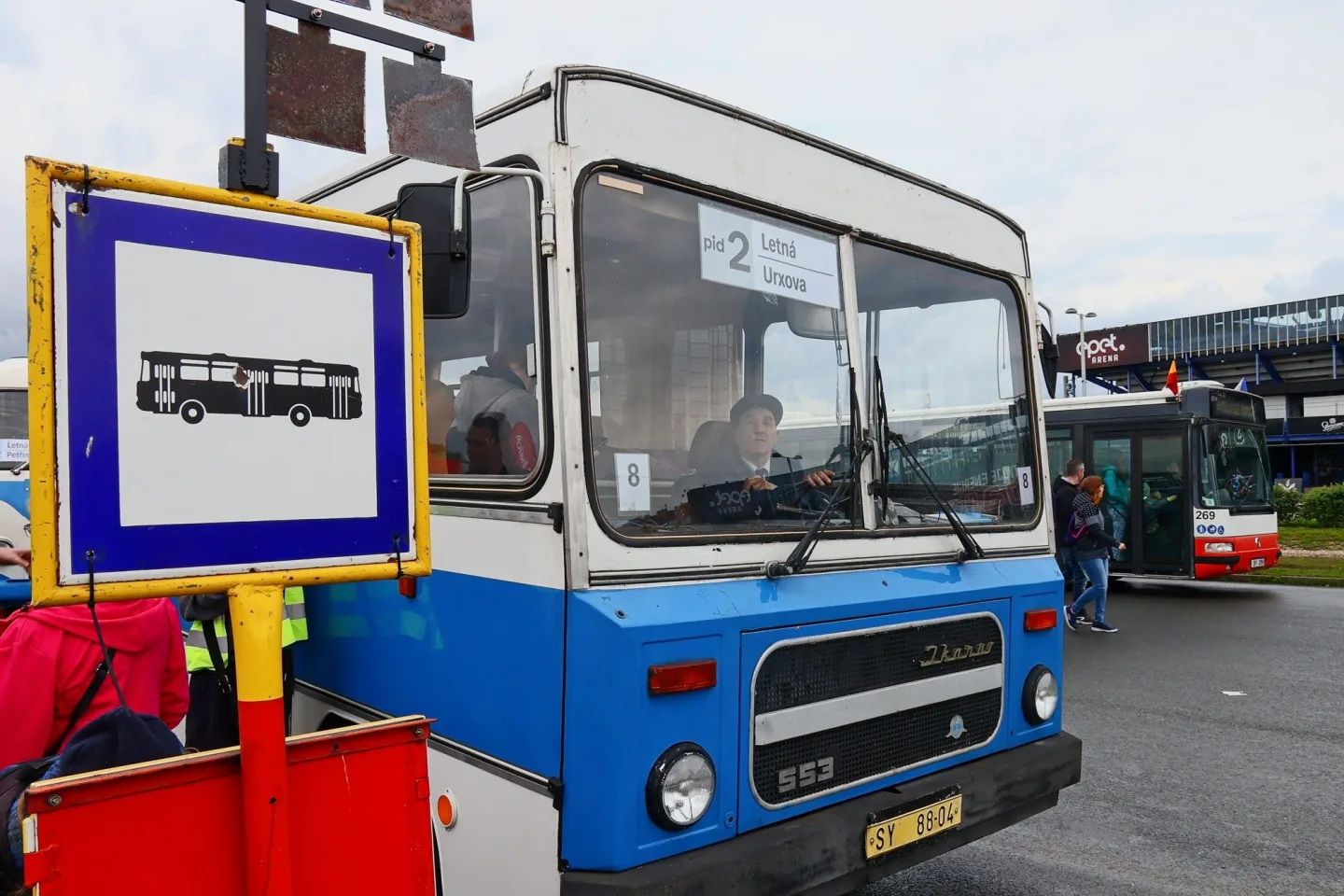 FOTO: Autobusový den PID na Letné přilákal fanoušky historických i moderních autobusů