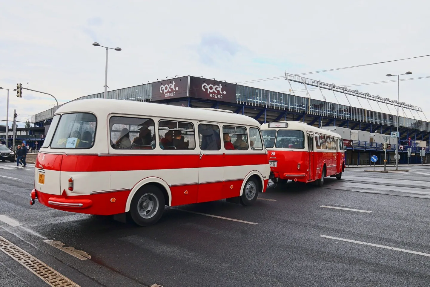 FOTO: Autobusový den PID na Letné přilákal fanoušky historických i moderních autobusů