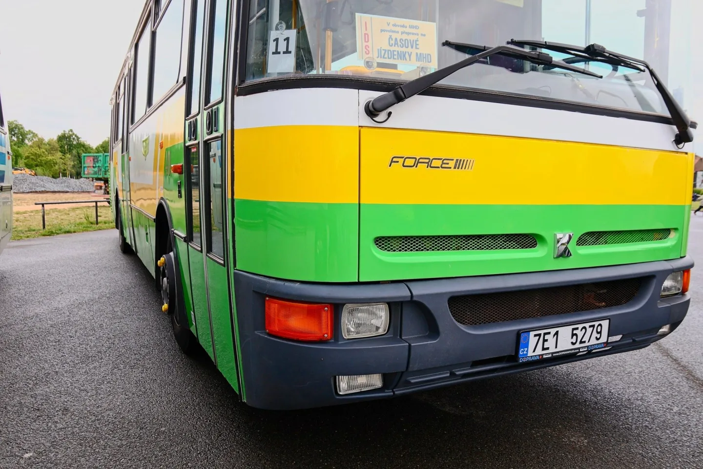 FOTO: Autobusový den PID na Letné přilákal fanoušky historických i moderních autobusů