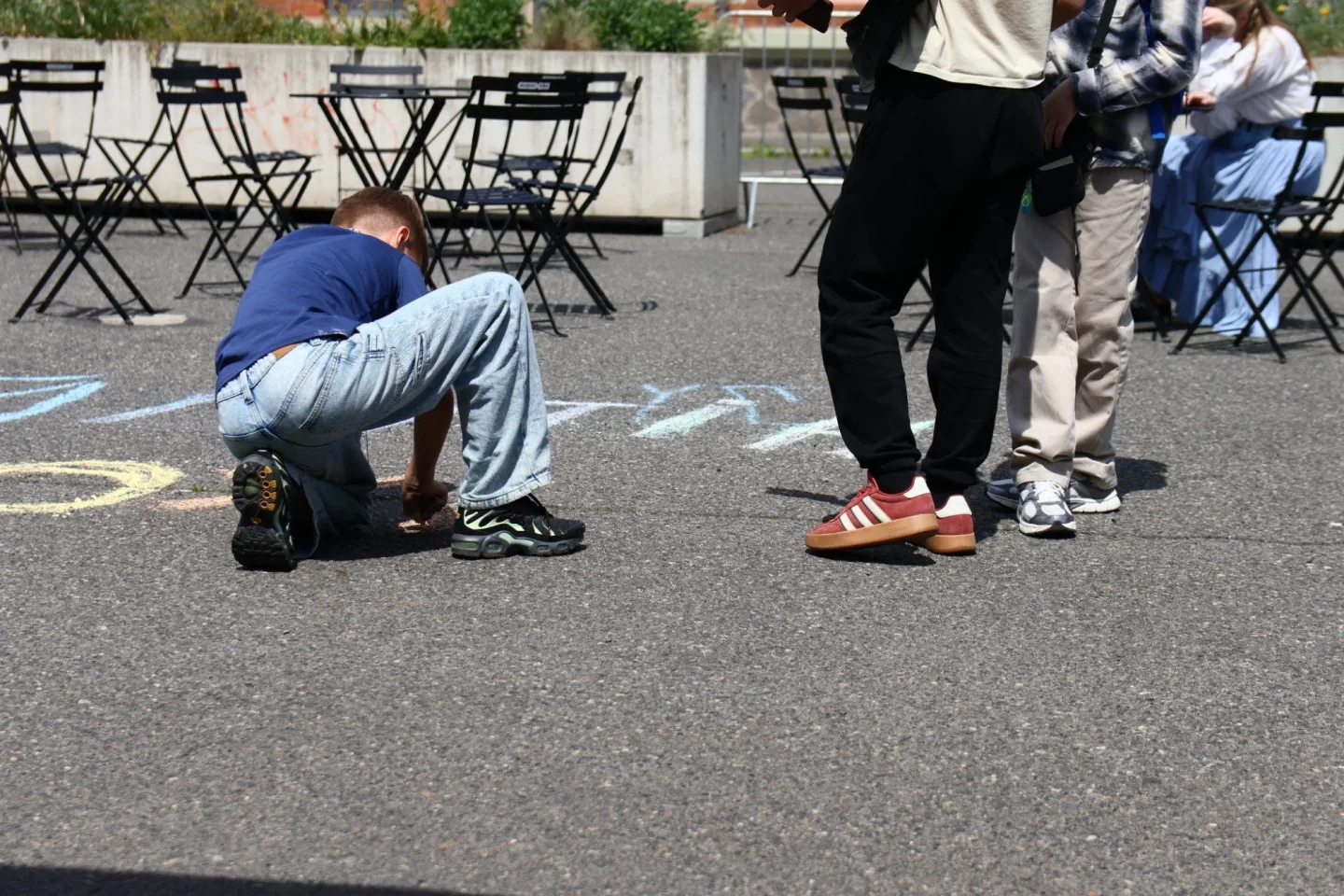 FOTO: Boršč, folklór a maskovací sítě. Holešovická tržnice ožívá ukrajinským Dnem vyšyvanky