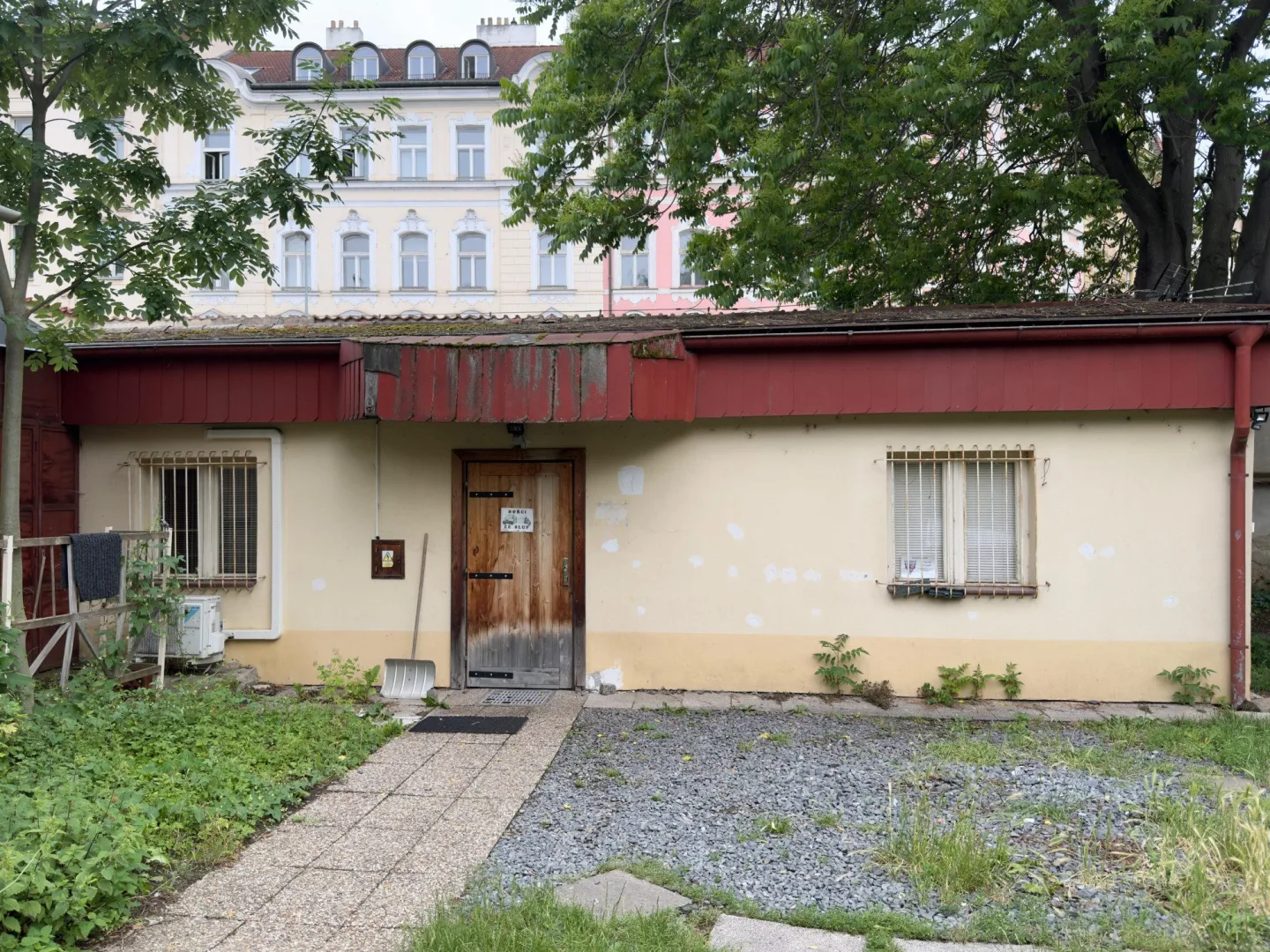 Z boudy do moderního. Záchranáři mají Na Slupi novou základnu, navýšili počet posádek