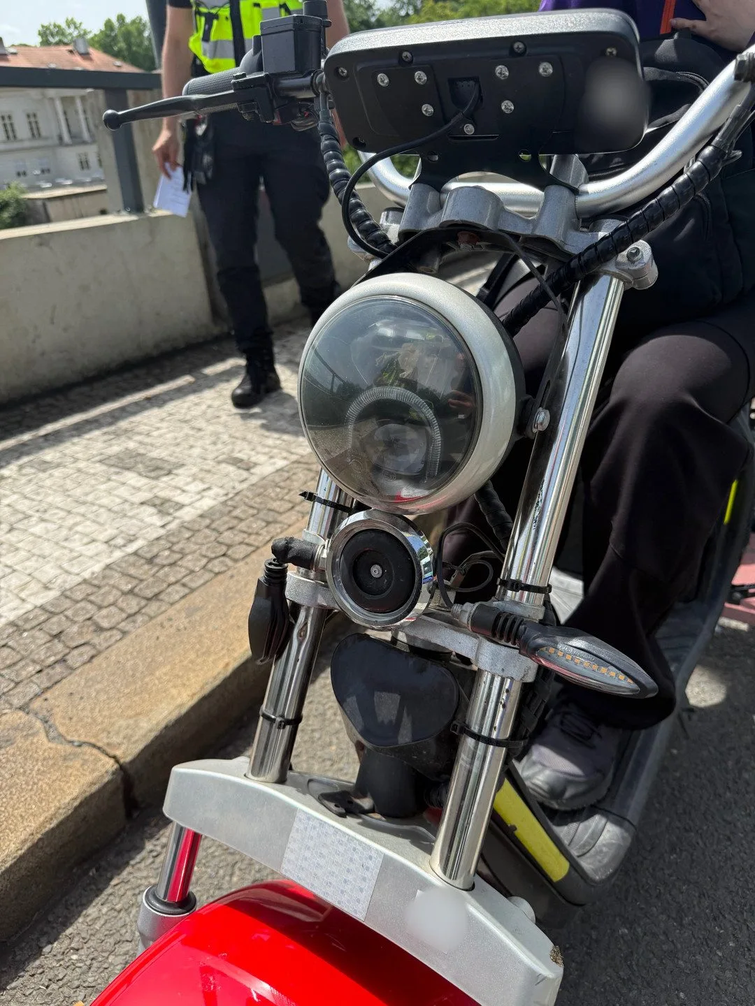 Policisté se zaměřili na motorky a koloběžky. Za tři dny rozdali pokuty za 85 tisíc