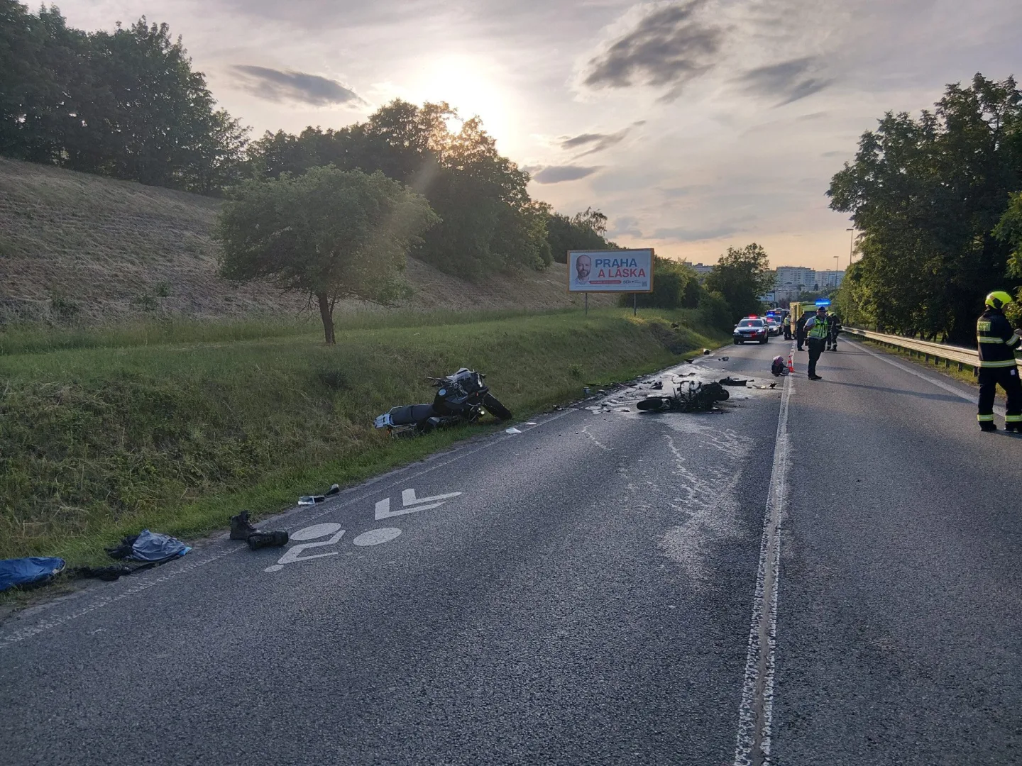 Kusy motorek se rozlétly do všech stran, policie zveřejnila snímky z děsivé nehody