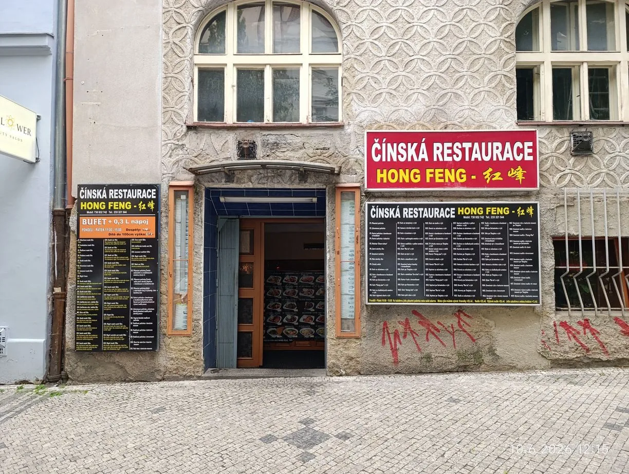 Bez teplé vody, zato se špínou a plísní. Čínskou restauraci v Praze okamžitě zavřeli