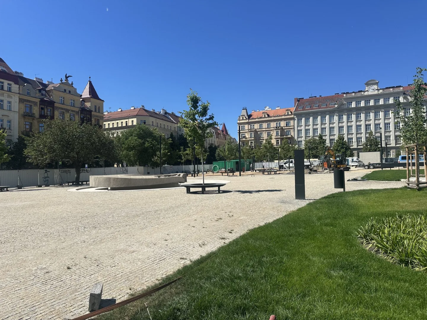 Přehřátá plocha bez zeleně? Na opravený Jiřák se snáší kritika, realita je ale jiná