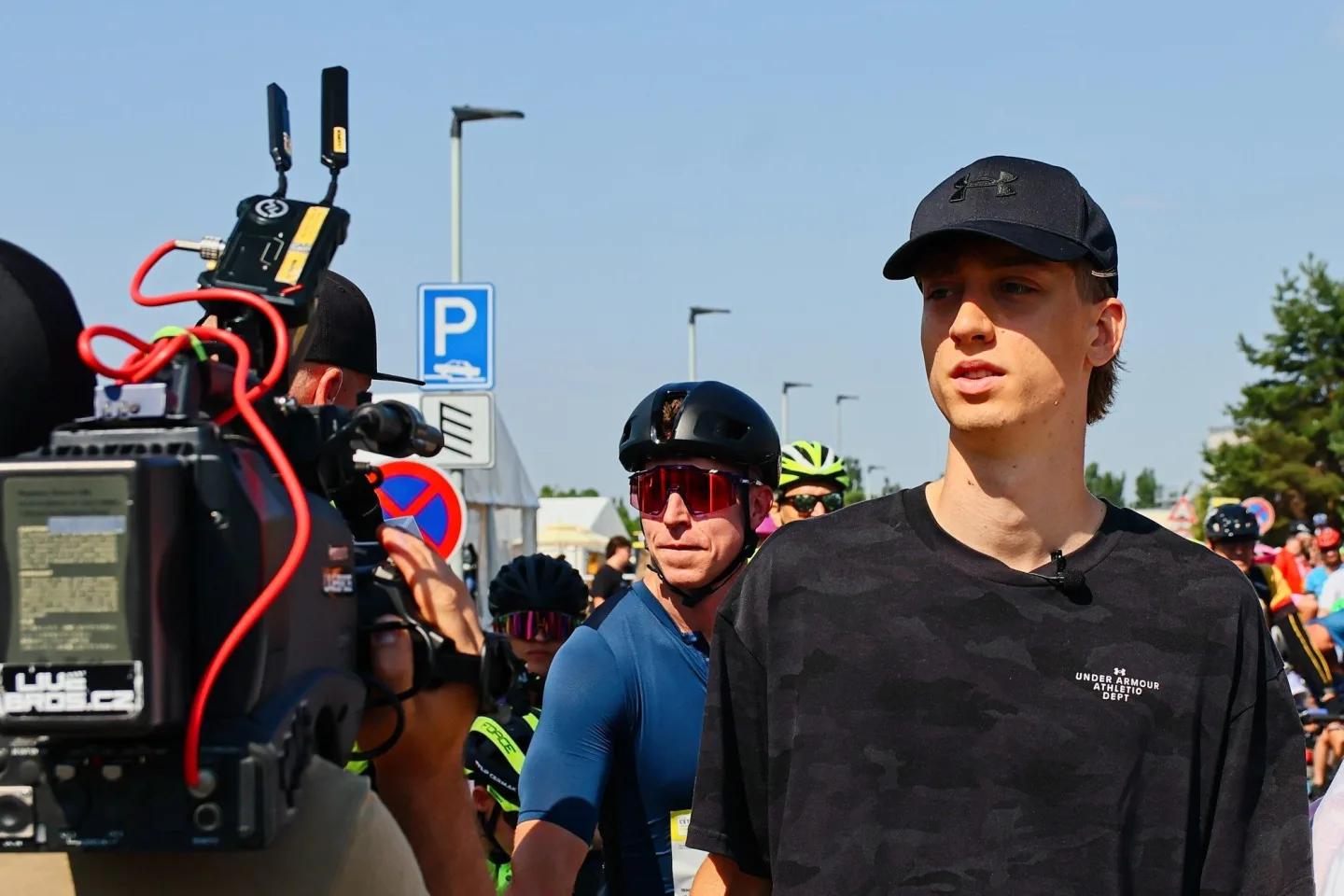 FOTO: Jako na Tour de France. Cyklonadšenci si v Praze zkusili slavný závod