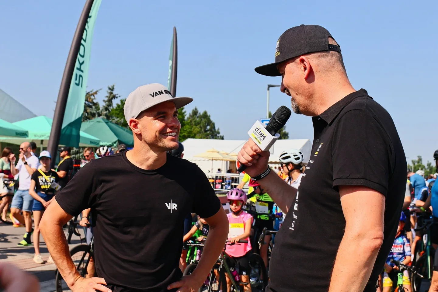FOTO: Jako na Tour de France. Cyklonadšenci si v Praze zkusili slavný závod