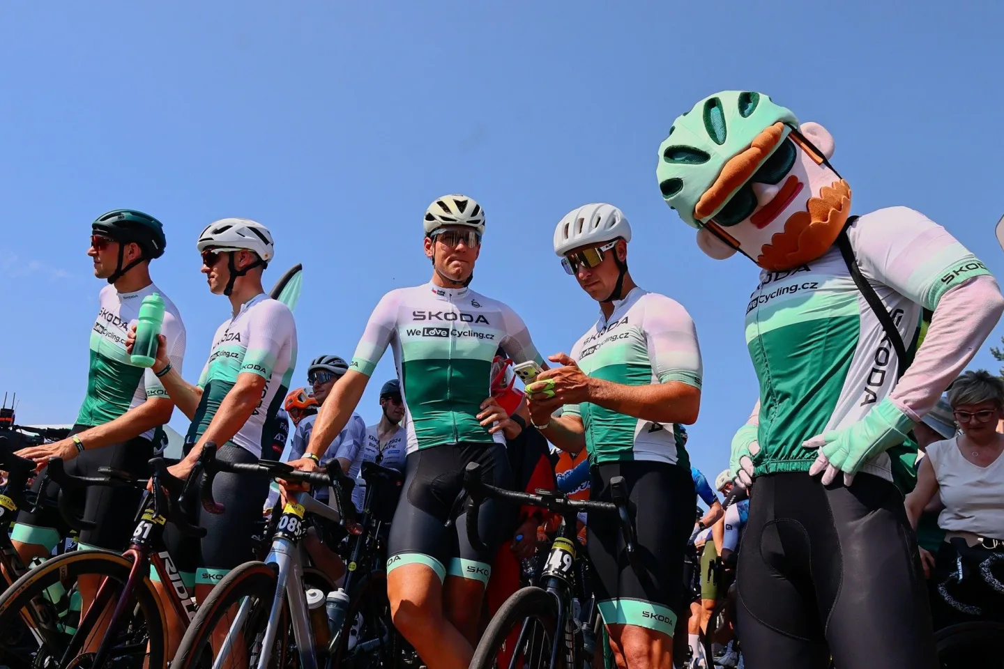 FOTO: Jako na Tour de France. Cyklonadšenci si v Praze zkusili slavný závod