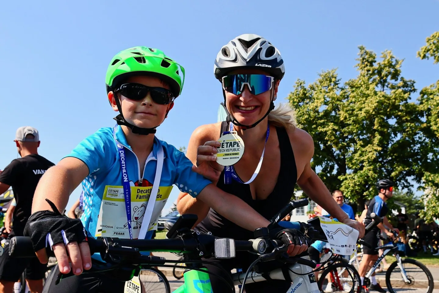 FOTO: Jako na Tour de France. Cyklonadšenci si v Praze zkusili slavný závod