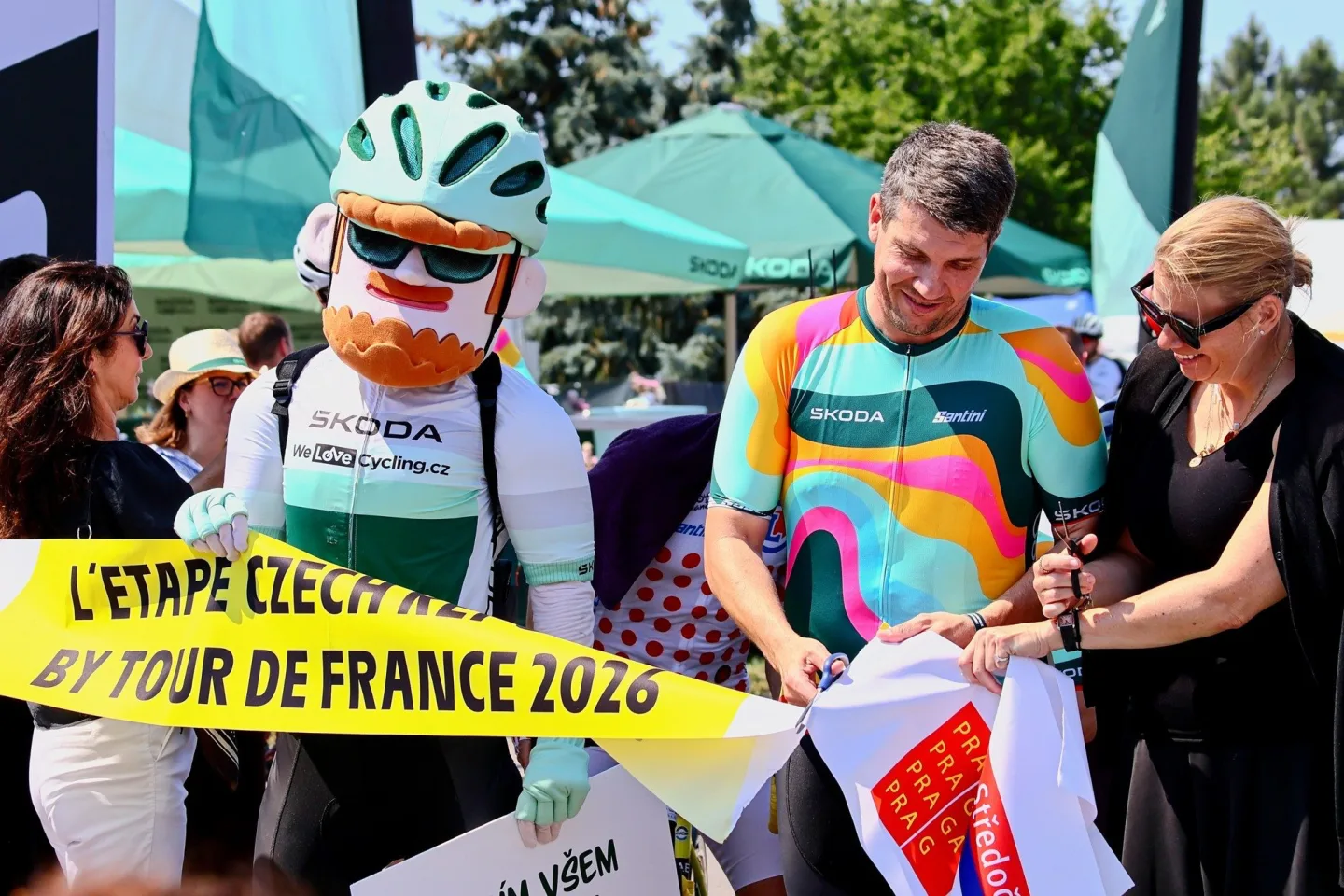 FOTO: Jako na Tour de France. Cyklonadšenci si v Praze zkusili slavný závod