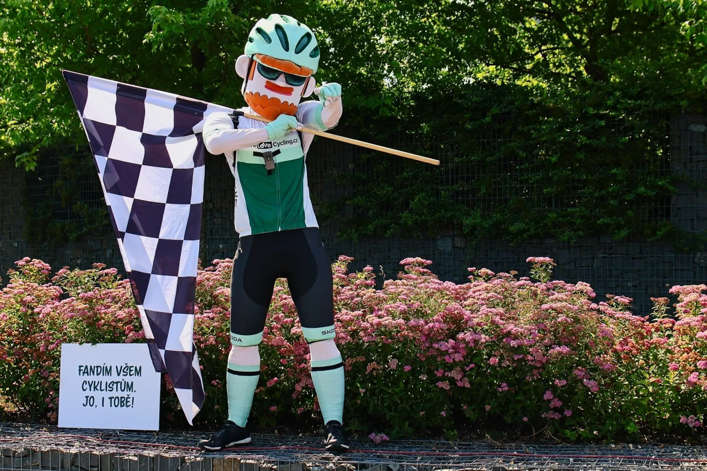 FOTO: Jako na Tour de France. Cyklonadšenci si v Praze zkusili slavný závod