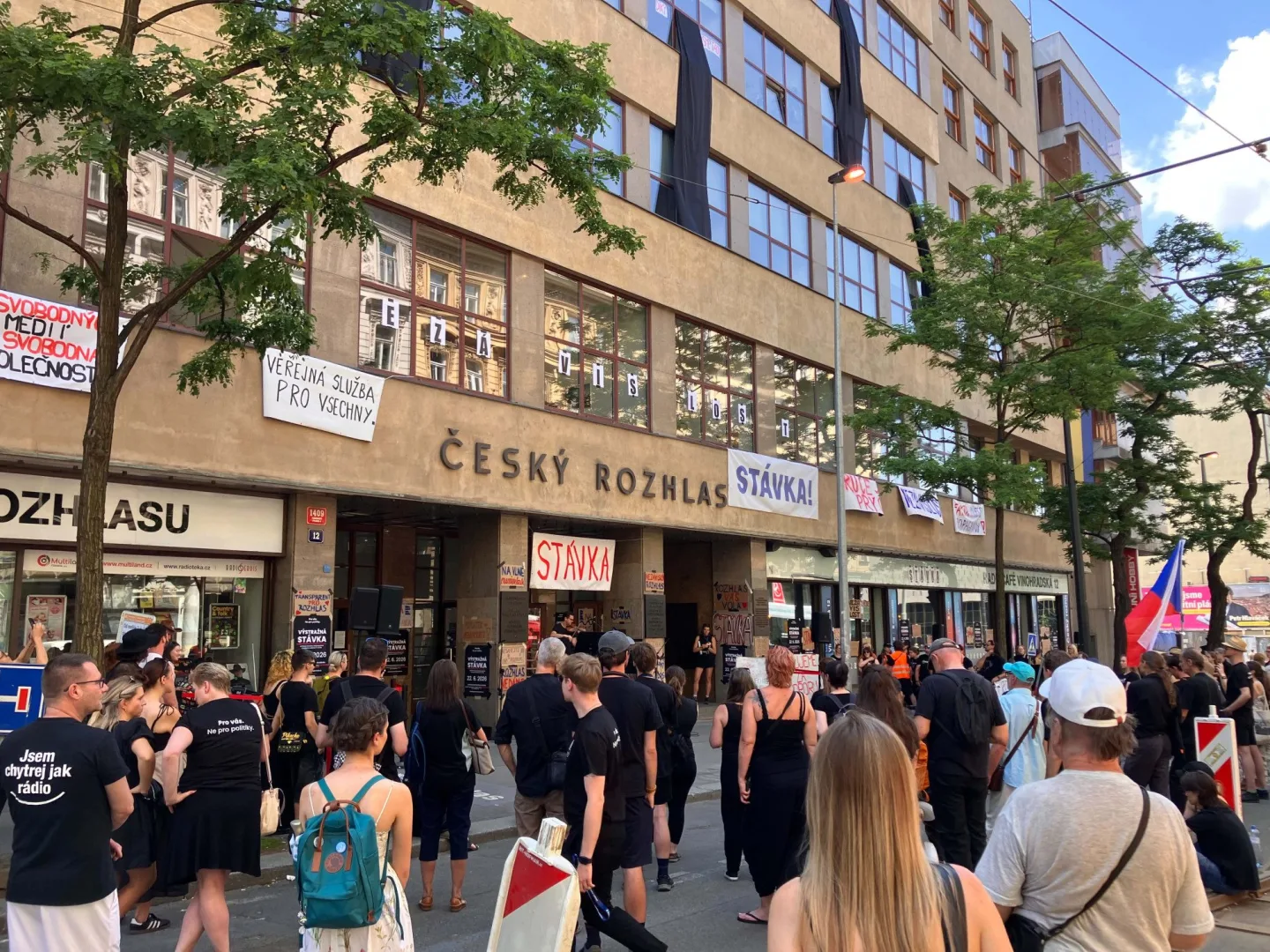 Zaměstnanci ČT a Českého rozhlasu vstoupili do stávky, nevylučují další protesty