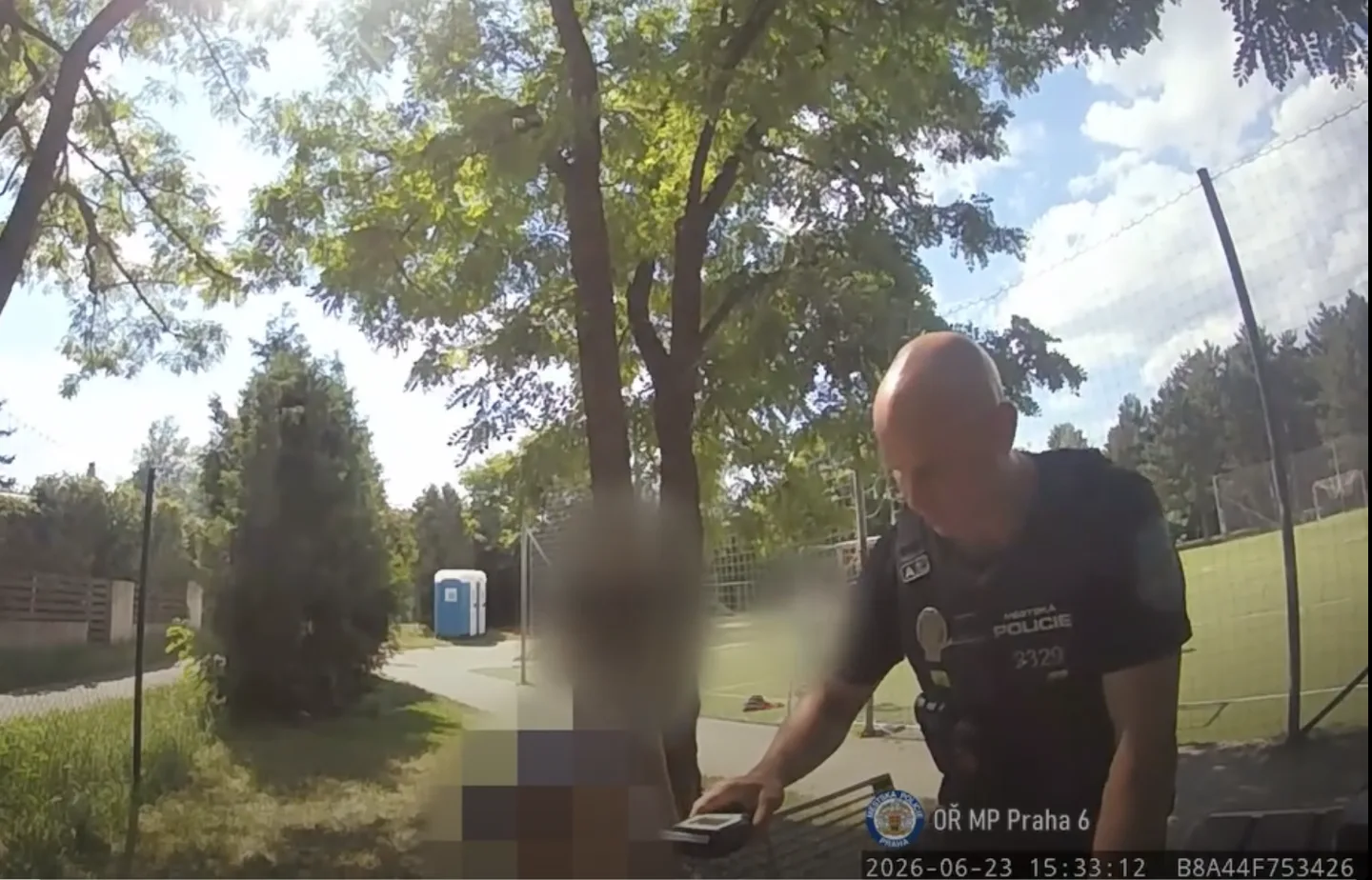 Chlapec vypil půl placatky vodky