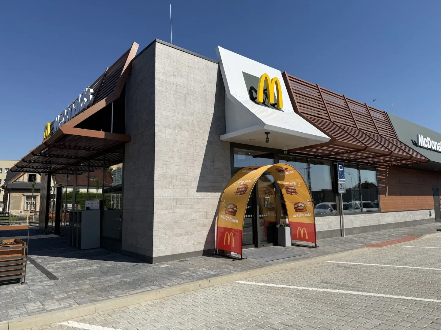 McDonald's otevřel brány v Kutné Hoře. První restaurace ve městě stříbra
