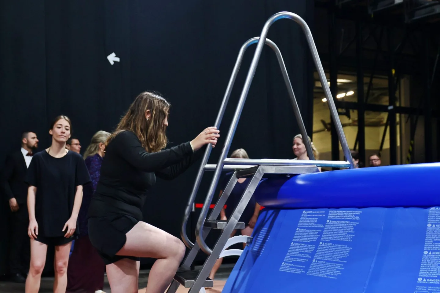 Plná O2 arena, křty v bazénu, kolaps klimatizace. Podívali jsme se na sjezd Jehovistů