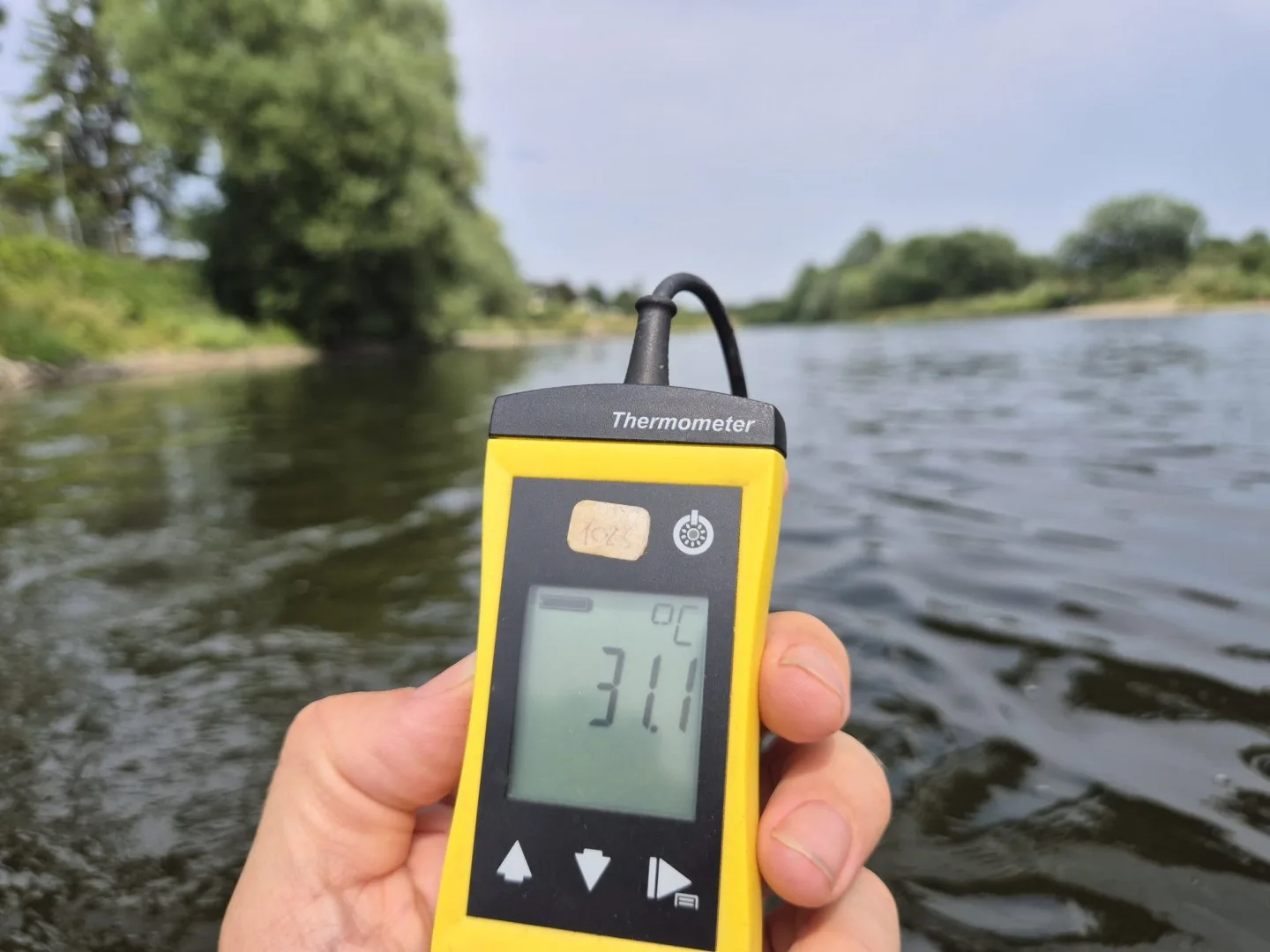 Voda měla i v pondělí přes 30 stupňů.
