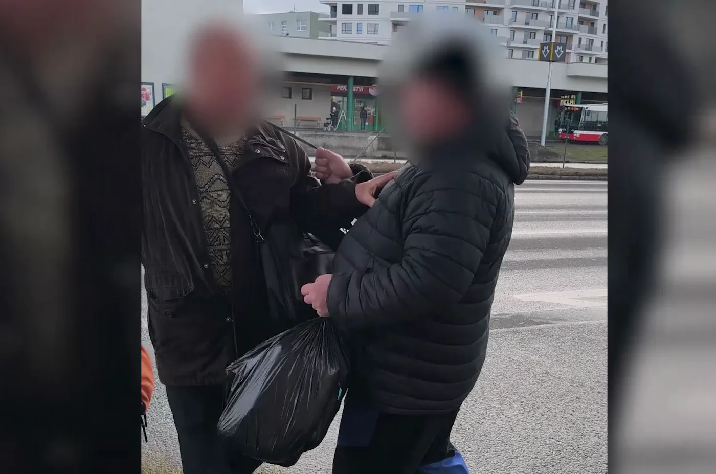 Cestující měl po potyčce zlomená žebra.