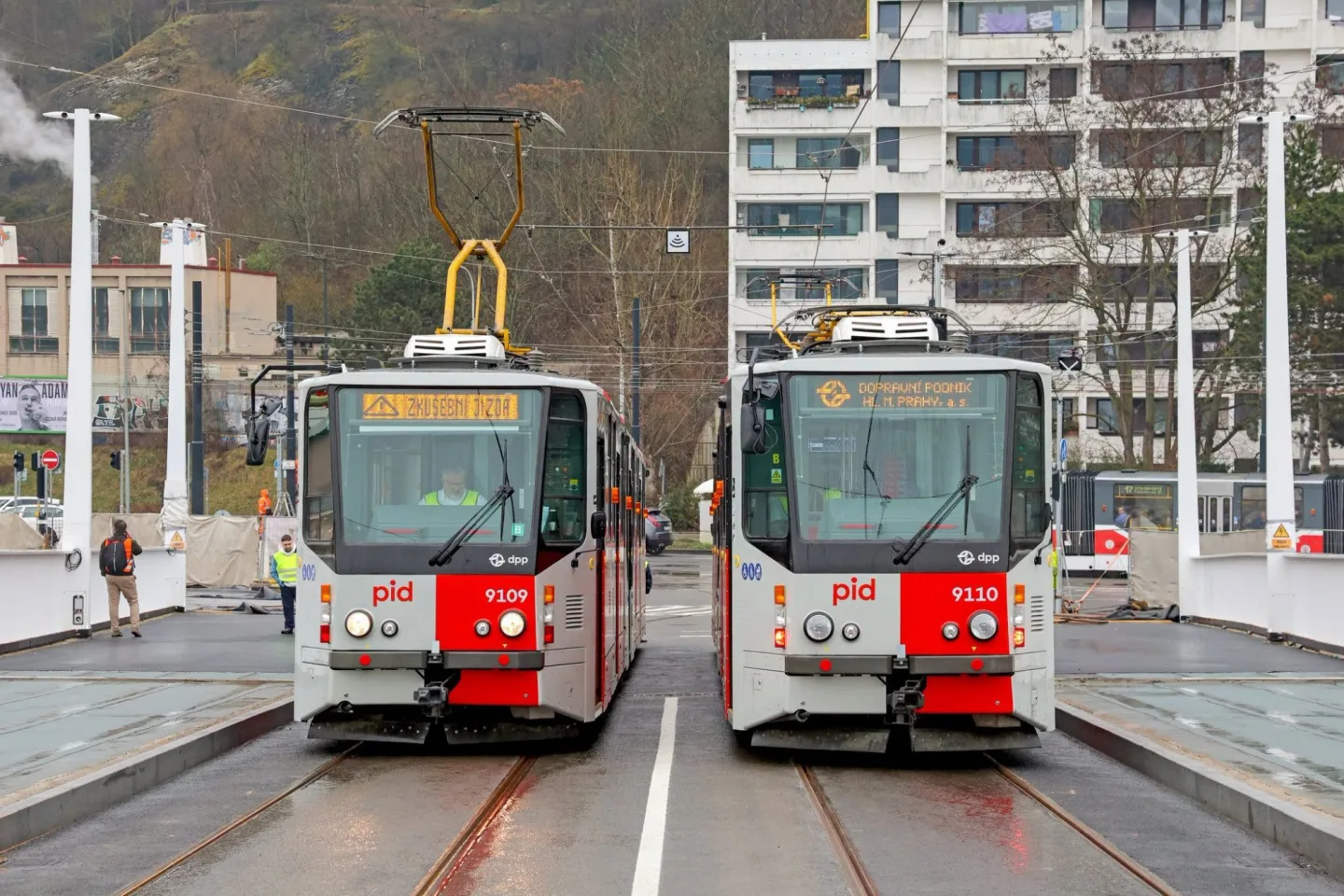 Jediné obousměrné tramvaje slaví výročí. Kachny jezdí v Praze už 40 let