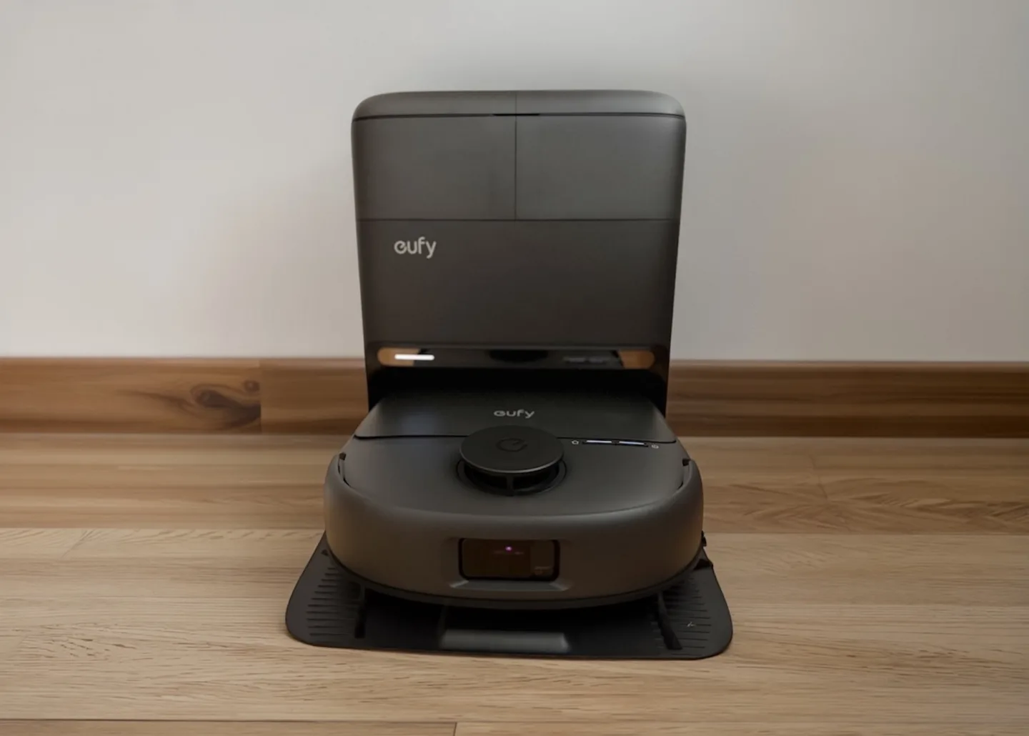 Multifunkční robot eufy Omni C28 zajistí domácí úklid bez starostí