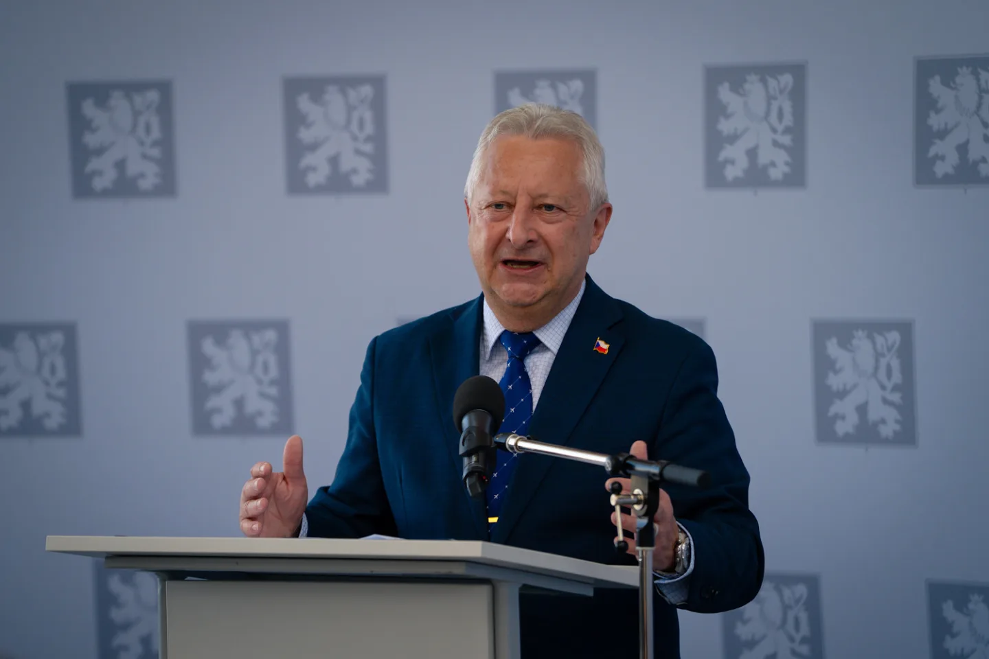 FOTO: Armáda si převzala první dopravní letoun Embraer. Podívejte se, jak vypadá uvnitř
